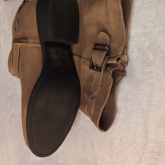 Comfy fashionable boots .. tan size 8 - Picture 3 of 4